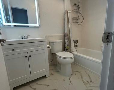 110 Broward Drive - Photo Thumbnail 7
