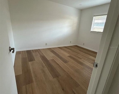 110 Broward Drive - Photo Thumbnail 9