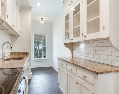 2114 W Dekle Avenue - Photo Thumbnail 4