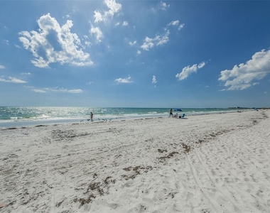 10355 Paradise Boulevard - Photo Thumbnail 38