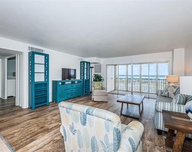 10355 Paradise Boulevard - Photo Thumbnail 10