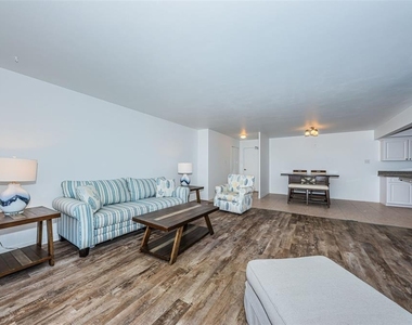10355 Paradise Boulevard - Photo Thumbnail 12