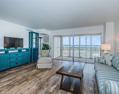 10355 Paradise Boulevard - Photo Thumbnail 9