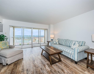 10355 Paradise Boulevard - Photo Thumbnail 5