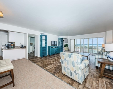 10355 Paradise Boulevard - Photo Thumbnail 4