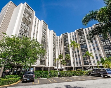 10355 Paradise Boulevard - Photo Thumbnail 2