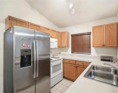 5246 Mango Fruit Street - Photo Thumbnail 13