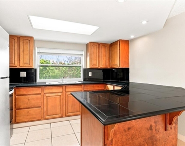 7235 Westwind Drive - Photo Thumbnail 4