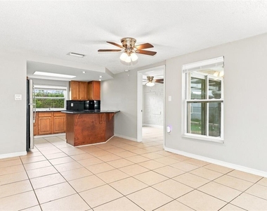 7235 Westwind Drive - Photo Thumbnail 2