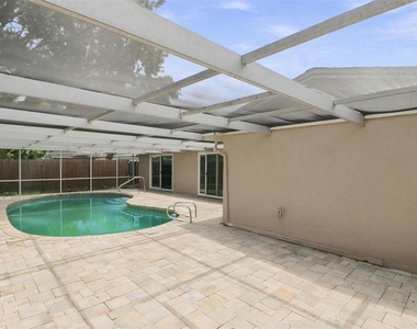 7235 Westwind Drive - Photo Thumbnail 14