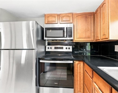 7235 Westwind Drive - Photo Thumbnail 3