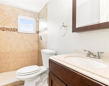 7235 Westwind Drive - Photo Thumbnail 12