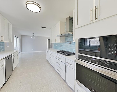 4511 S Gaines Road - Photo Thumbnail 6