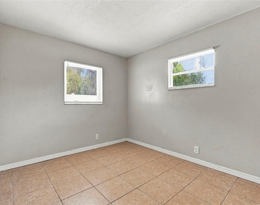 1771 Russell Street S - Photo Thumbnail 8