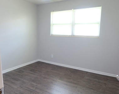 6731 Mopsy Ln - Photo Thumbnail 4