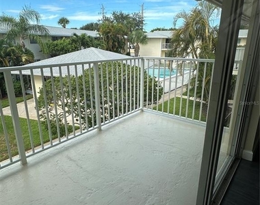 809 Hummingbird Way - Photo Thumbnail 1