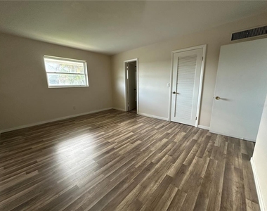 809 Hummingbird Way - Photo Thumbnail 2