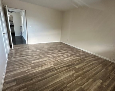809 Hummingbird Way - Photo Thumbnail 5