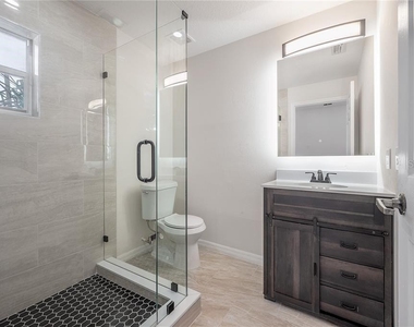 9417 Citrus Glen Place - Photo Thumbnail 11