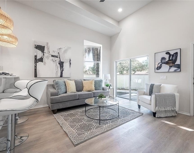 9417 Citrus Glen Place - Photo Thumbnail 6