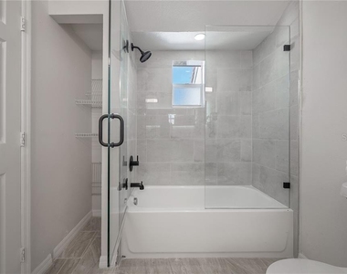9417 Citrus Glen Place - Photo Thumbnail 14