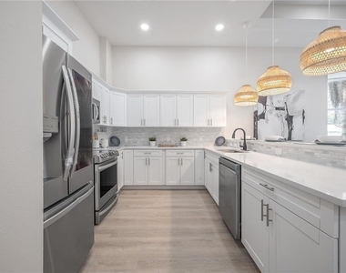 9417 Citrus Glen Place - Photo Thumbnail 2