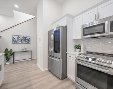 9417 Citrus Glen Place - Photo Thumbnail 3
