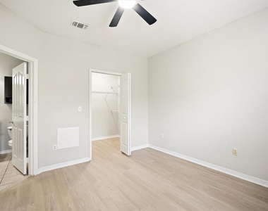 5703 Legacy Crescent Place - Photo Thumbnail 12