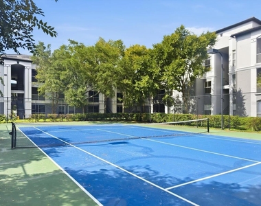 5703 Legacy Crescent Place - Photo Thumbnail 23