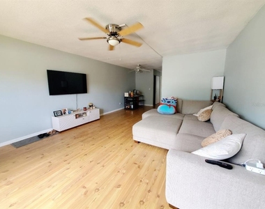 2344 Shelley Street - Photo Thumbnail 4