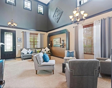 1122 Nashville Drive - Photo Thumbnail 5