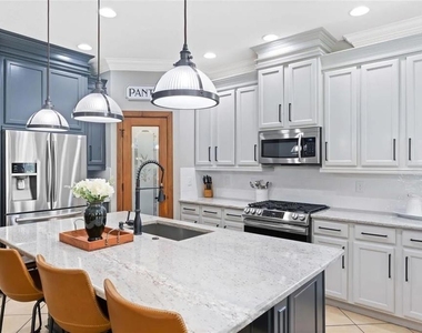 1122 Nashville Drive - Photo Thumbnail 9