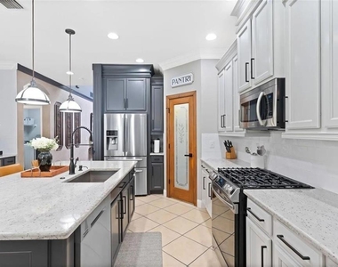 1122 Nashville Drive - Photo Thumbnail 10