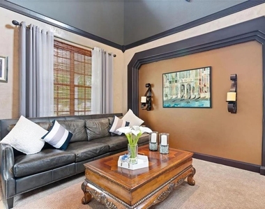 1122 Nashville Drive - Photo Thumbnail 6