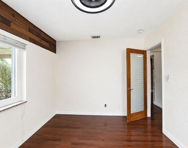 520 83rd Avenue N - Photo Thumbnail 12