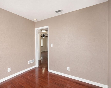 520 83rd Avenue N - Photo Thumbnail 17