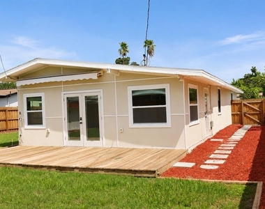 520 83rd Avenue N - Photo Thumbnail 31