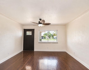 520 83rd Avenue N - Photo Thumbnail 2