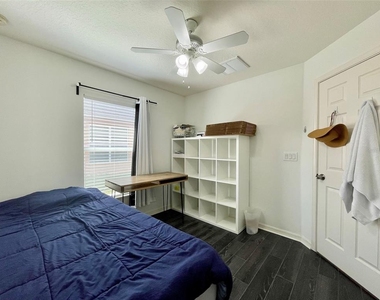 8227 Midnight Sun Court - Photo Thumbnail 18