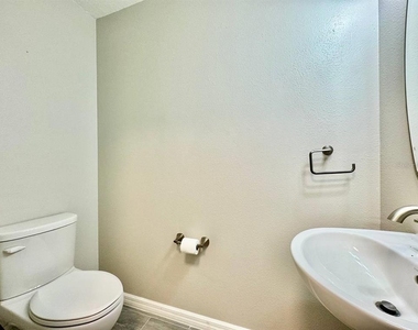 12534 Chenwood Avenue - Photo Thumbnail 17