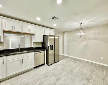 12534 Chenwood Avenue - Photo Thumbnail 7