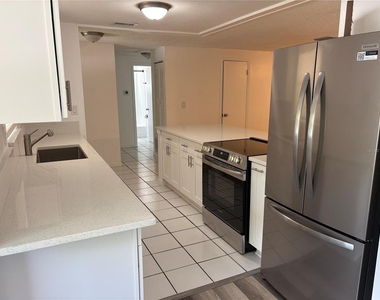 1108 Hollywood Avenue - Photo Thumbnail 5