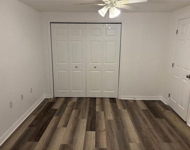 1108 Hollywood Avenue - Photo Thumbnail 12
