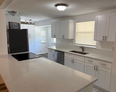 1108 Hollywood Avenue - Photo Thumbnail 3
