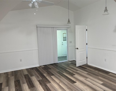 1108 Hollywood Avenue - Photo Thumbnail 9