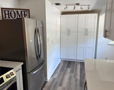 1108 Hollywood Avenue - Photo Thumbnail 4