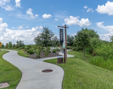 4005 Westwood Fields Loop - Photo Thumbnail 33