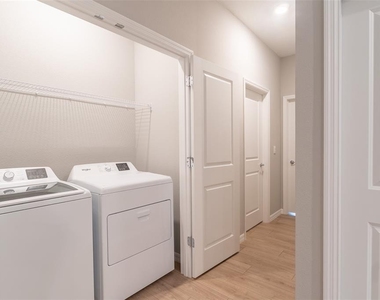 4005 Westwood Fields Loop - Photo Thumbnail 20