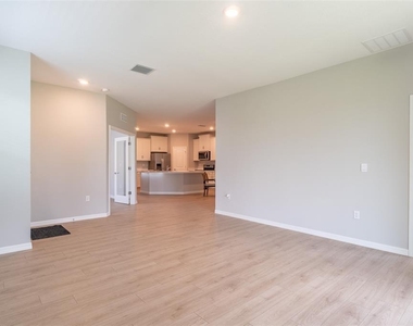 4005 Westwood Fields Loop - Photo Thumbnail 7