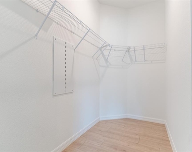 4005 Westwood Fields Loop - Photo Thumbnail 10
